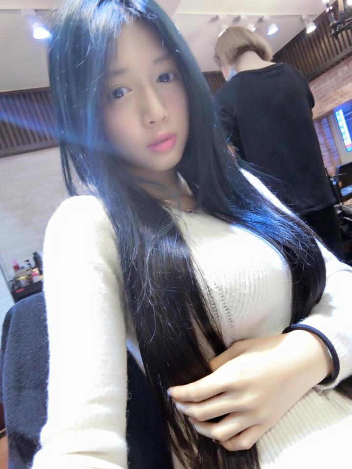 菜菜(林憶婷) 超长事业线让人惊艳