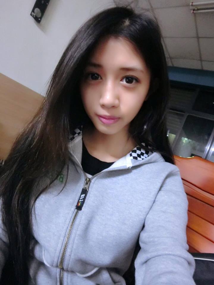 菜菜(林憶婷) 超长事业线让人惊艳