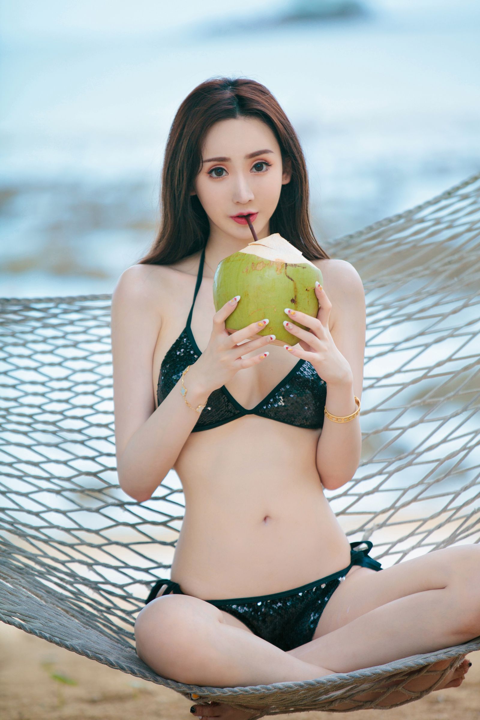 于思琪的椰子情歌 连身泳装少女气息