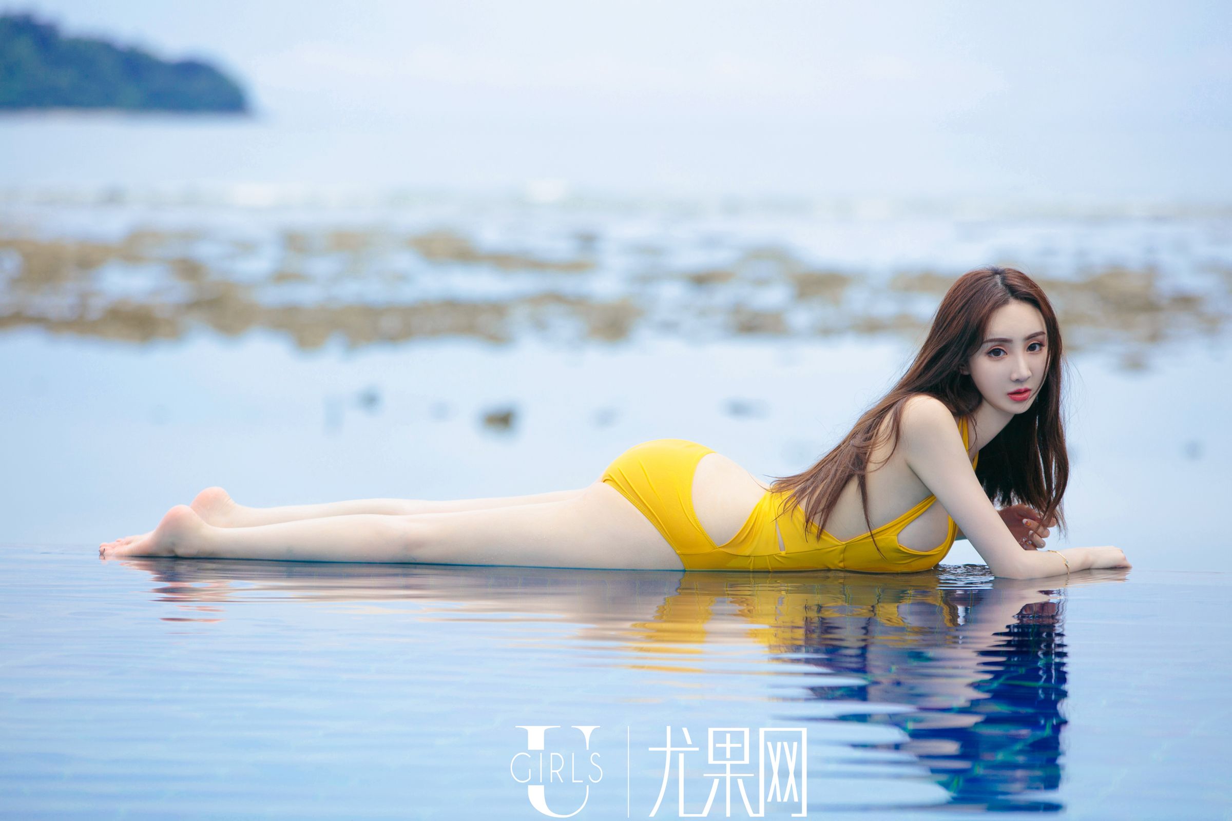 于思琪的椰子情歌 连身泳装少女气息