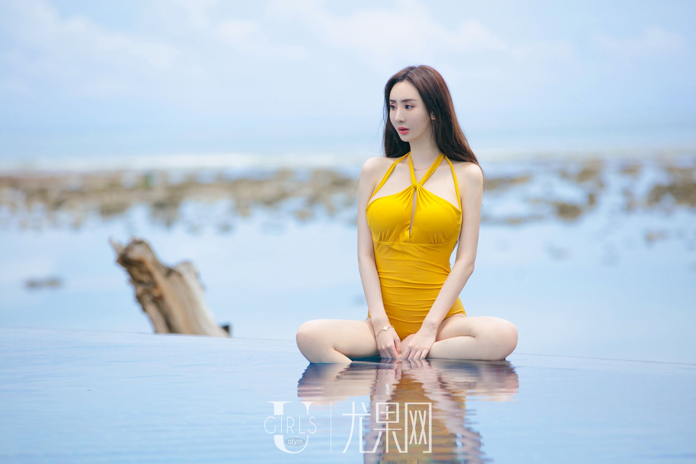 于思琪的椰子情歌 连身泳装少女气息