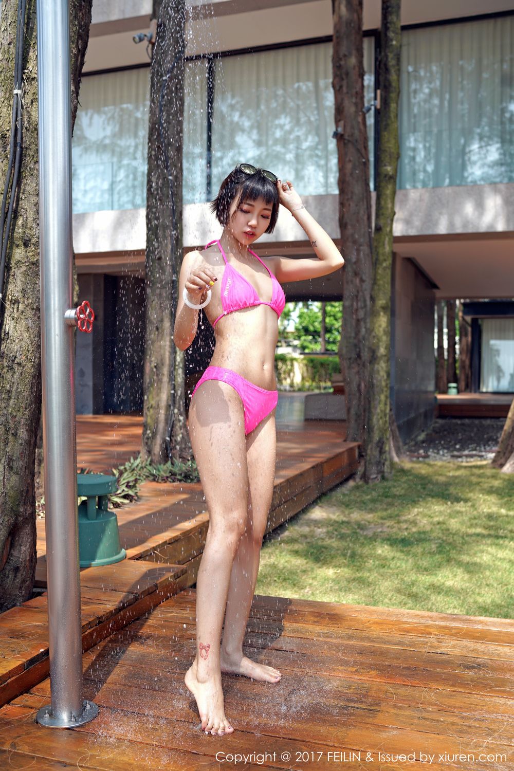 性感萝莉冯木木LRIS 泳池比基尼湿身诱惑