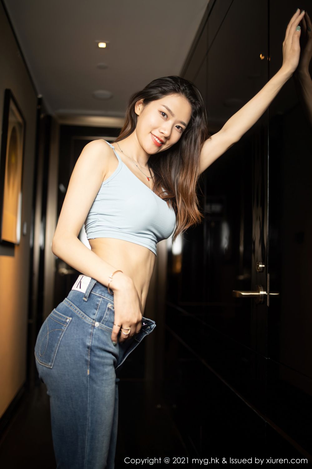 骨感美人方子萱 直爽动人牛仔裤
