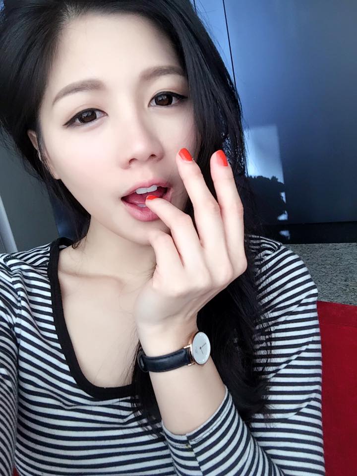 乐芙(简书予) 爆红神级正妹超萌还有好身材