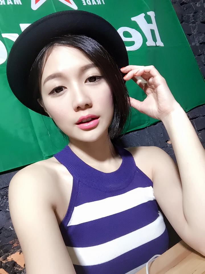 乐芙(简书予) 爆红神级正妹超萌还有好身材