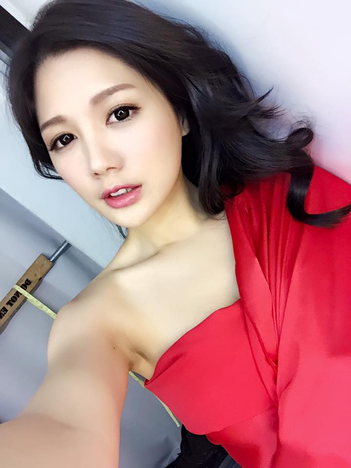 乐芙(简书予) 爆红神级正妹超萌还有好身材