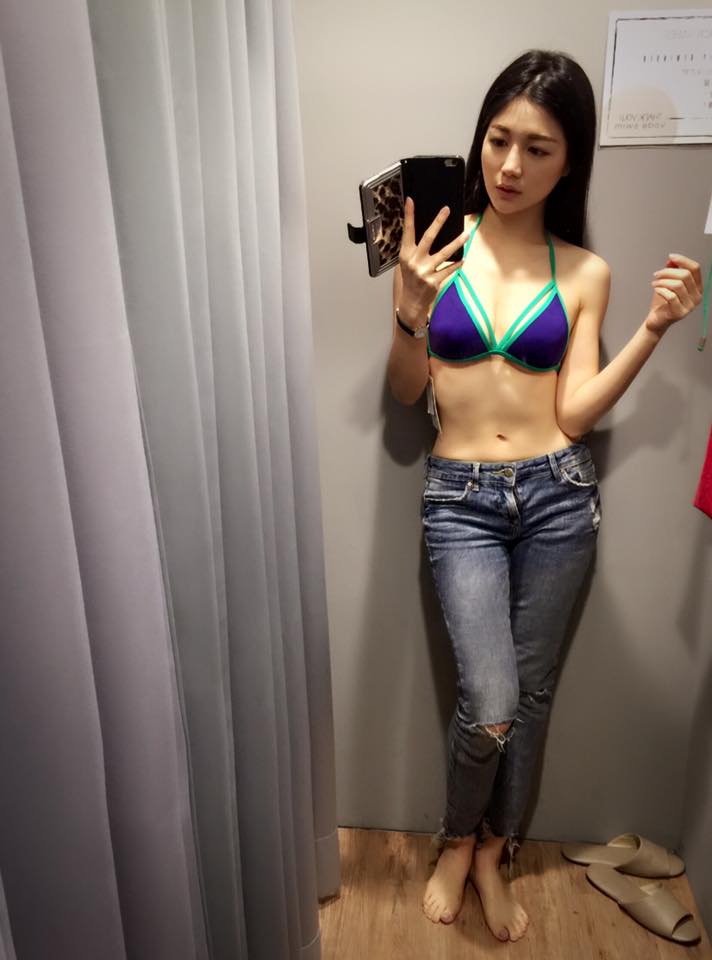 乐芙(简书予) 爆红神级正妹超萌还有好身材