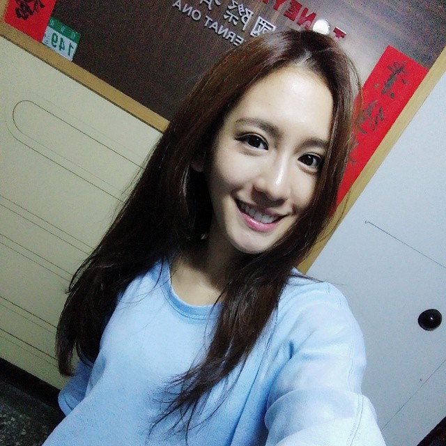 蔡昕言 拥有明星脸的气质美女