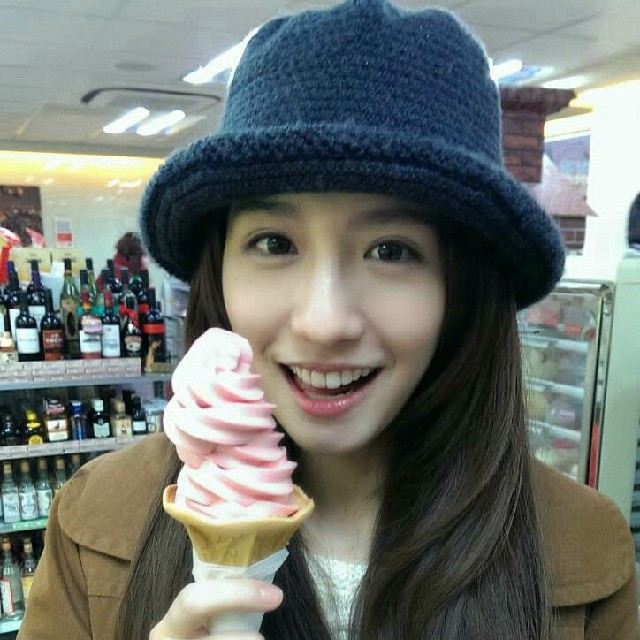 蔡昕言 拥有明星脸的气质美女