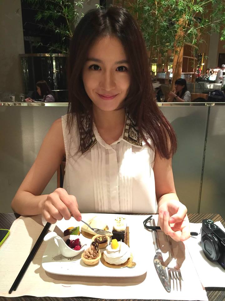 蔡昕言 拥有明星脸的气质美女