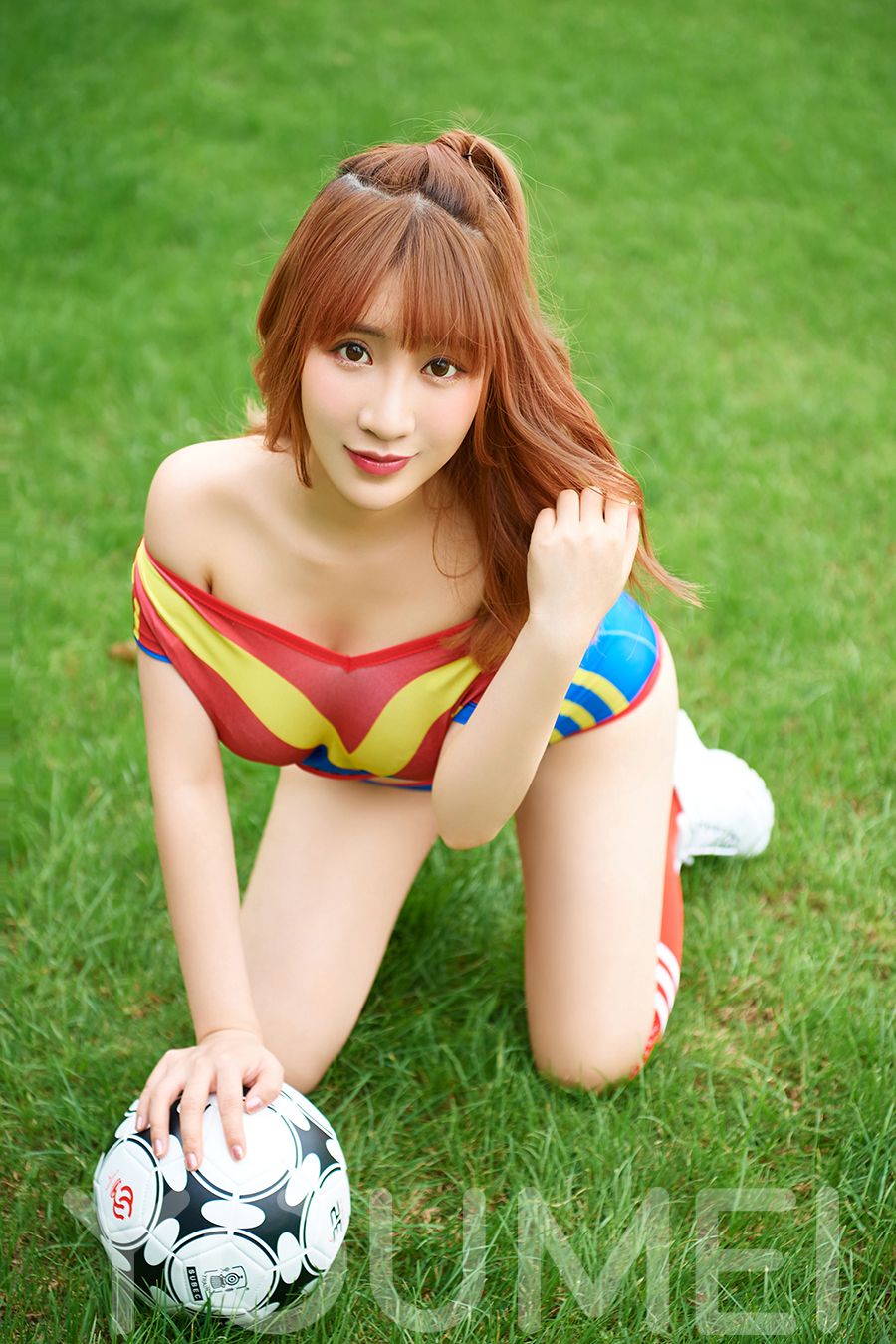 巨臀妖精谢芷馨 多彩的西班牙球服