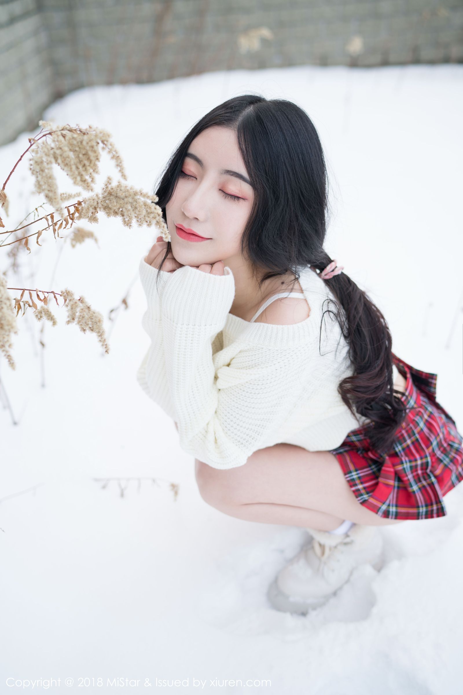女神绯月樱Cherry 冰天雪地白衣红裙