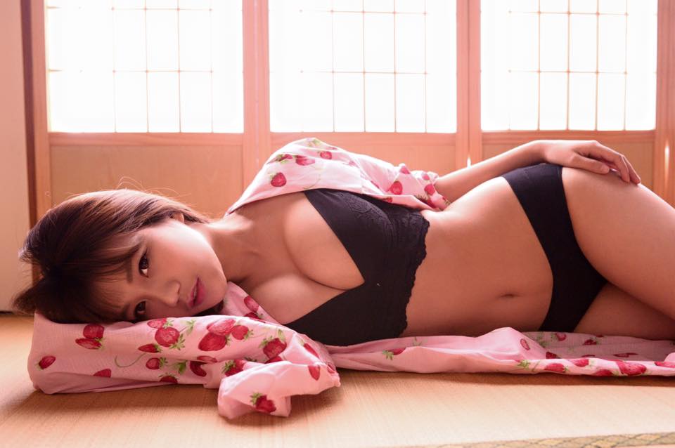 Meimei Chen 胸器逼人火辣来袭