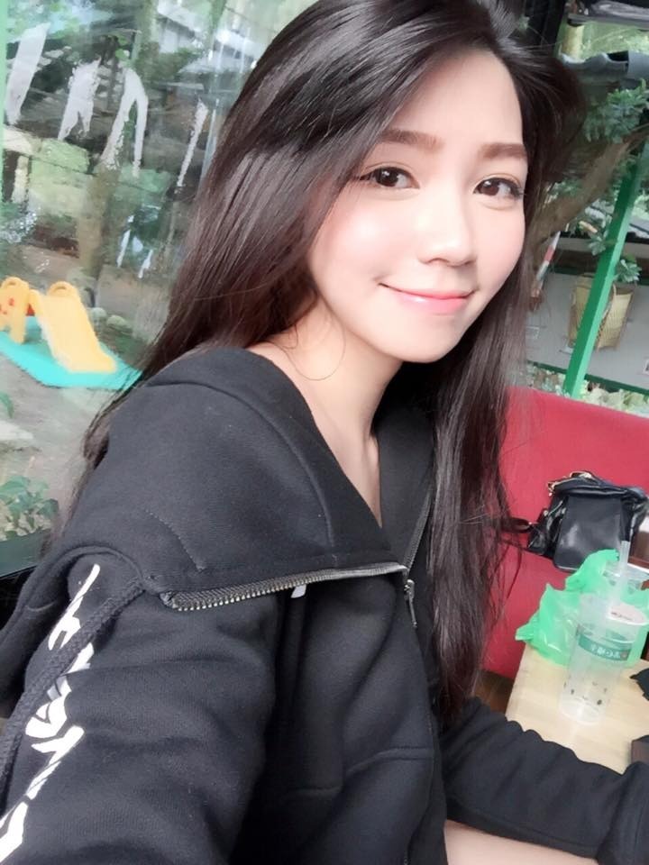 曾智希 伊林新生甜美长腿女模正妹
