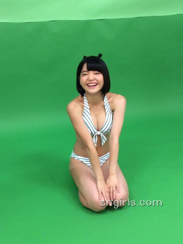 根本凪 17岁的G奶女神海量图片