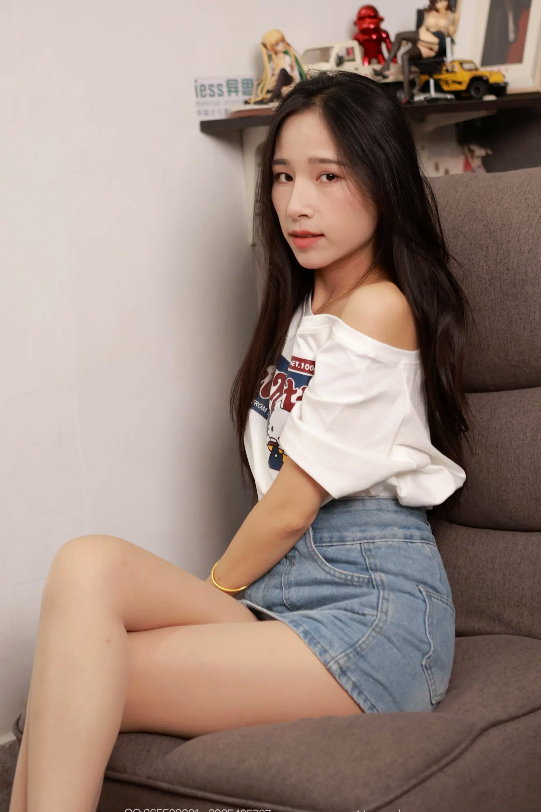 IESS异思趣向 美子《牛仔短裙》家居白衣美腿性感私房照