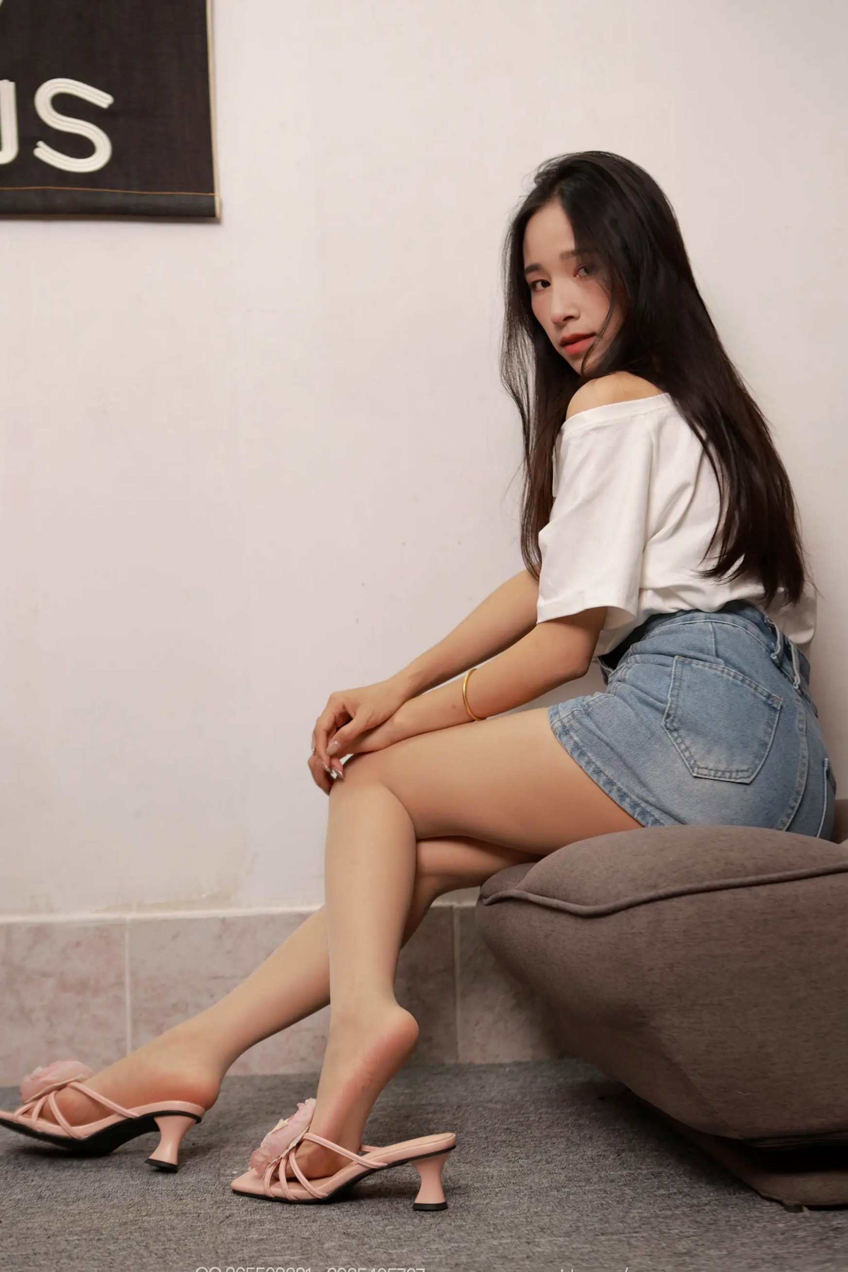 IESS异思趣向 美子《牛仔短裙》家居白衣美腿性感私房照