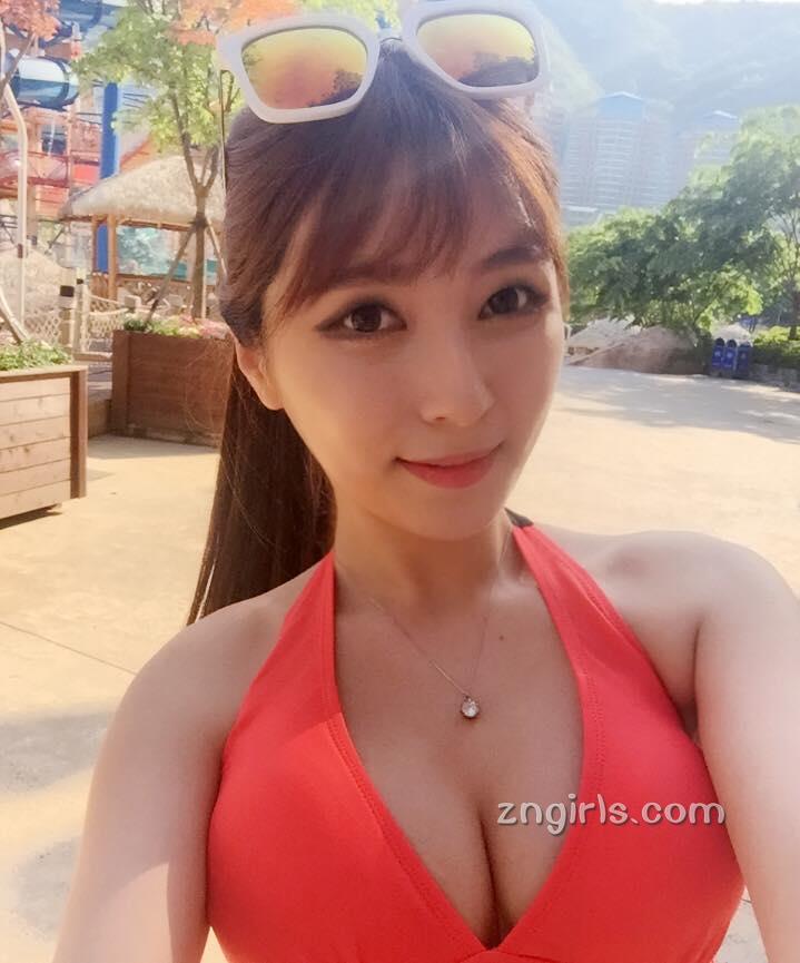 金赛拉(김세라) 南韩极品美胸美腿车模