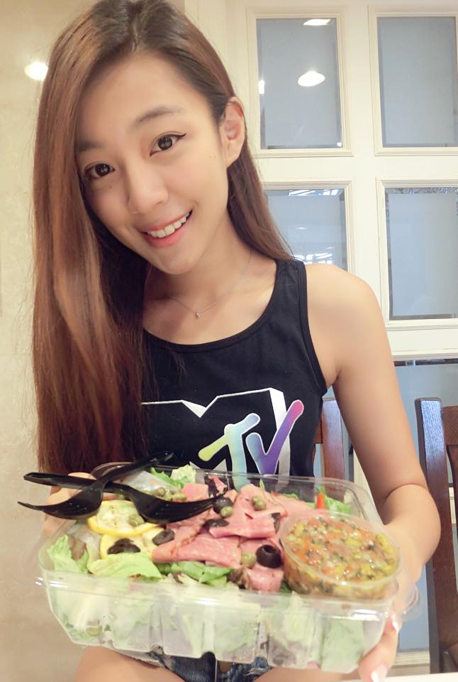 费子玹 9头身的美人如此有亲近感