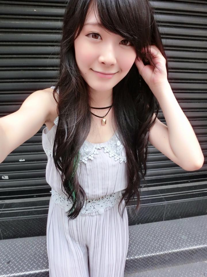 陆子玄 娇小玲珑的外拍主播