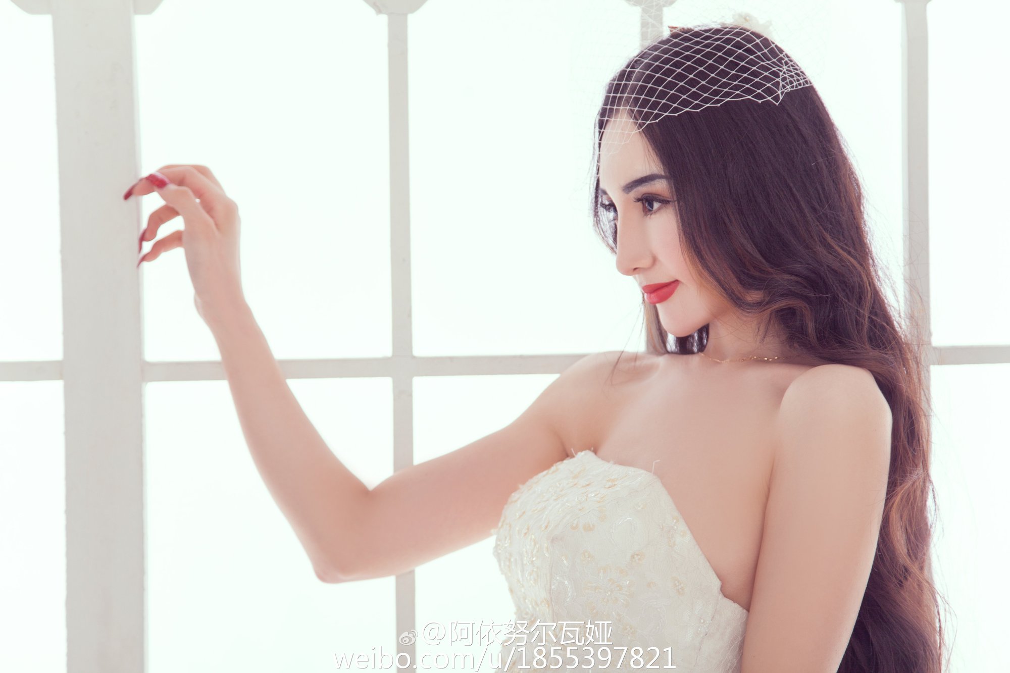 阿依努尔瓦娅 微博私房写真图