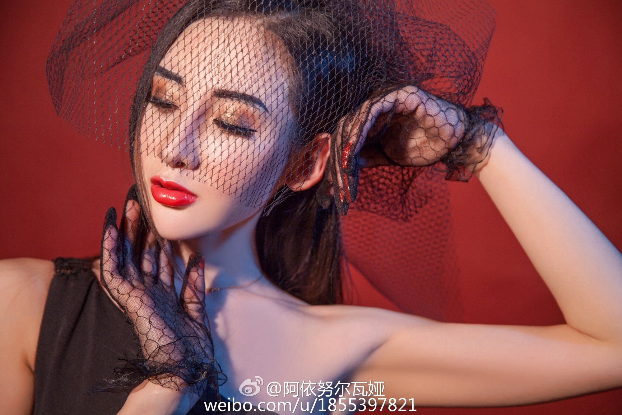 阿依努尔瓦娅 微博私房写真图