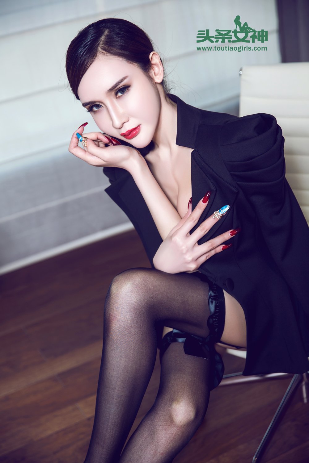 阿依努尔瓦娅情欲女爵写真