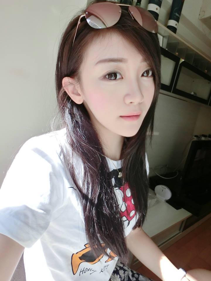 Mina Liu(花花) 超会放电的34C性感尤物