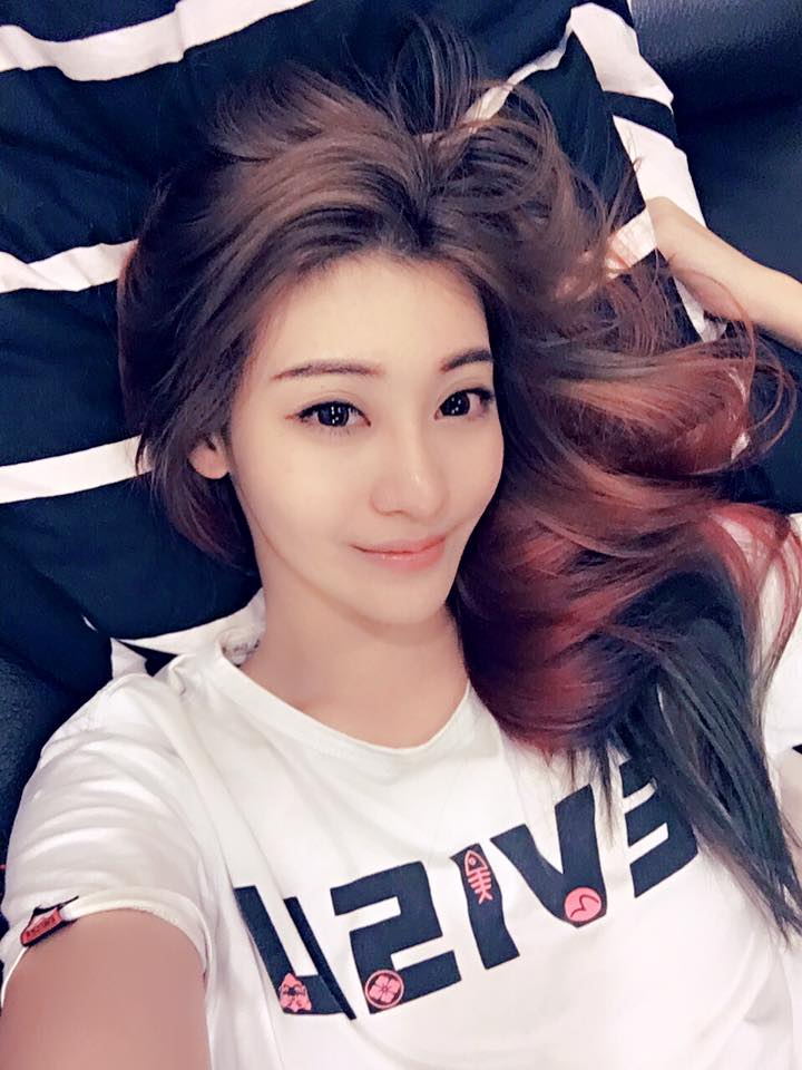 Mina Liu(花花) 超会放电的34C性感尤物