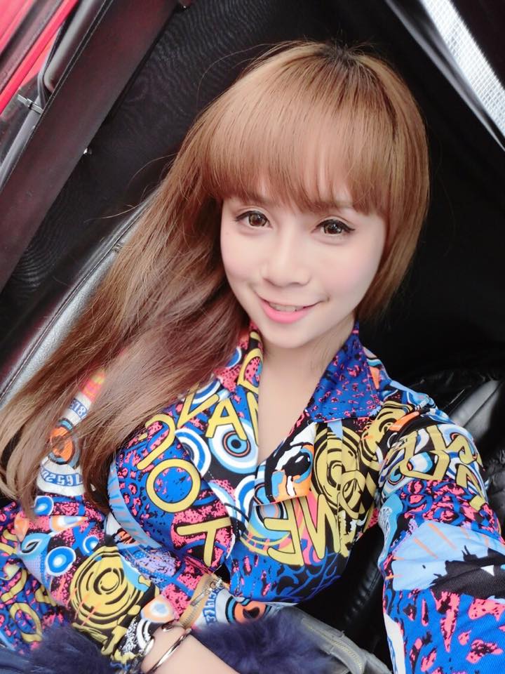 吴果冻(吴庭喻) 俏丽可爱的小车模