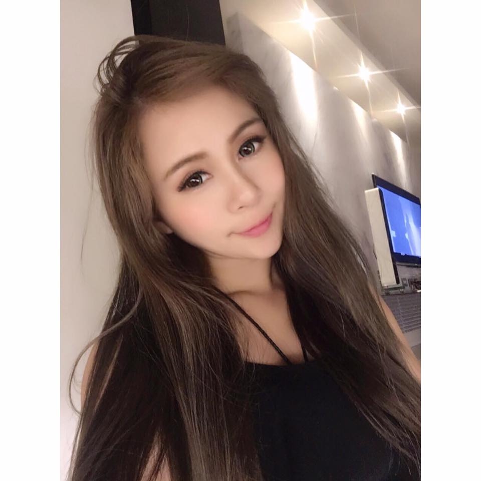 吴果冻(吴庭喻) 俏丽可爱的小车模