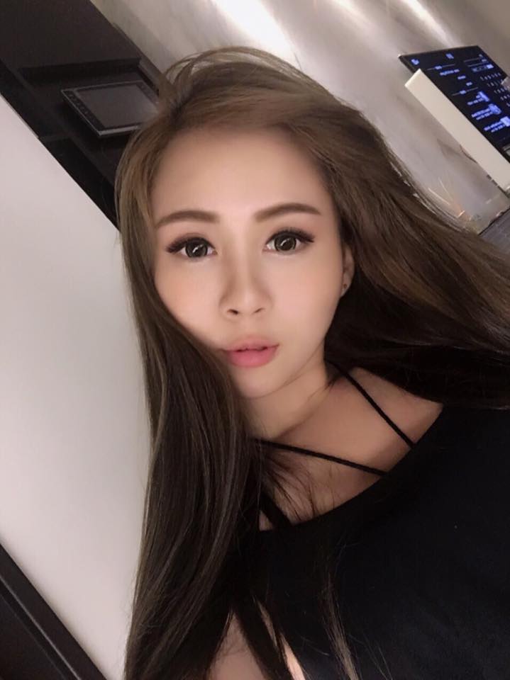 吴果冻(吴庭喻) 俏丽可爱的小车模