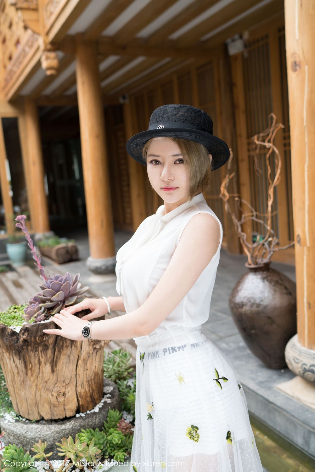 性感女神凯竹BuiBui 露背毛衣柔情四溢