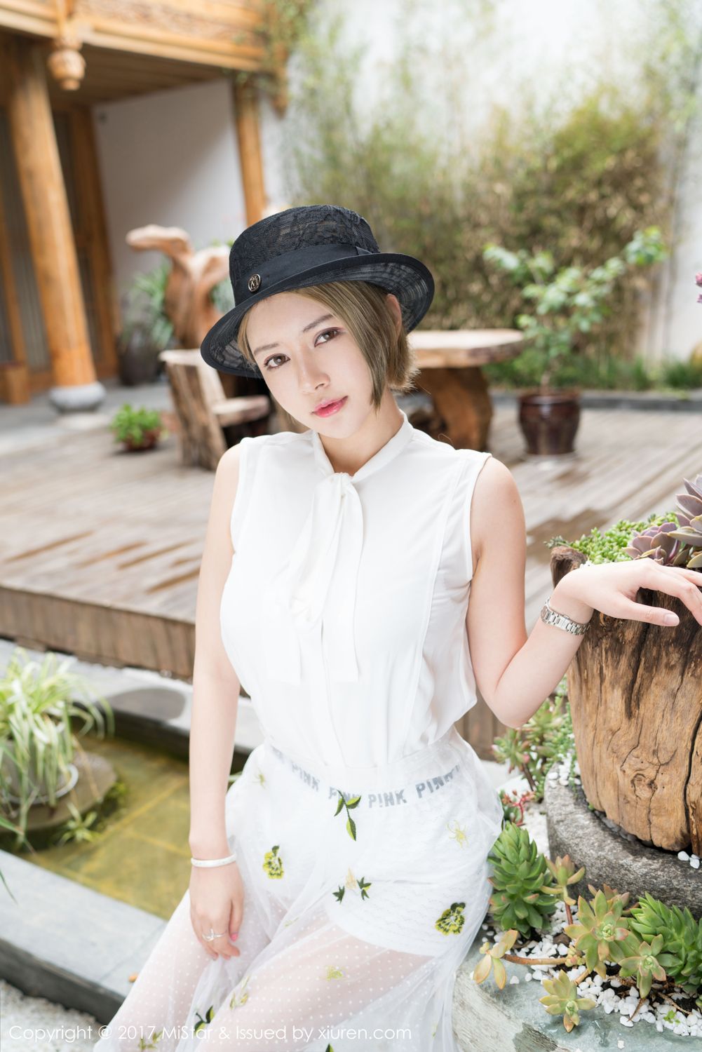 性感女神凯竹BuiBui 露背毛衣柔情四溢