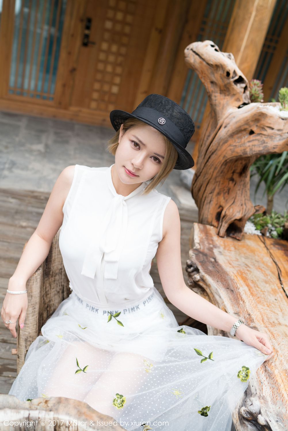 性感女神凯竹BuiBui 露背毛衣柔情四溢