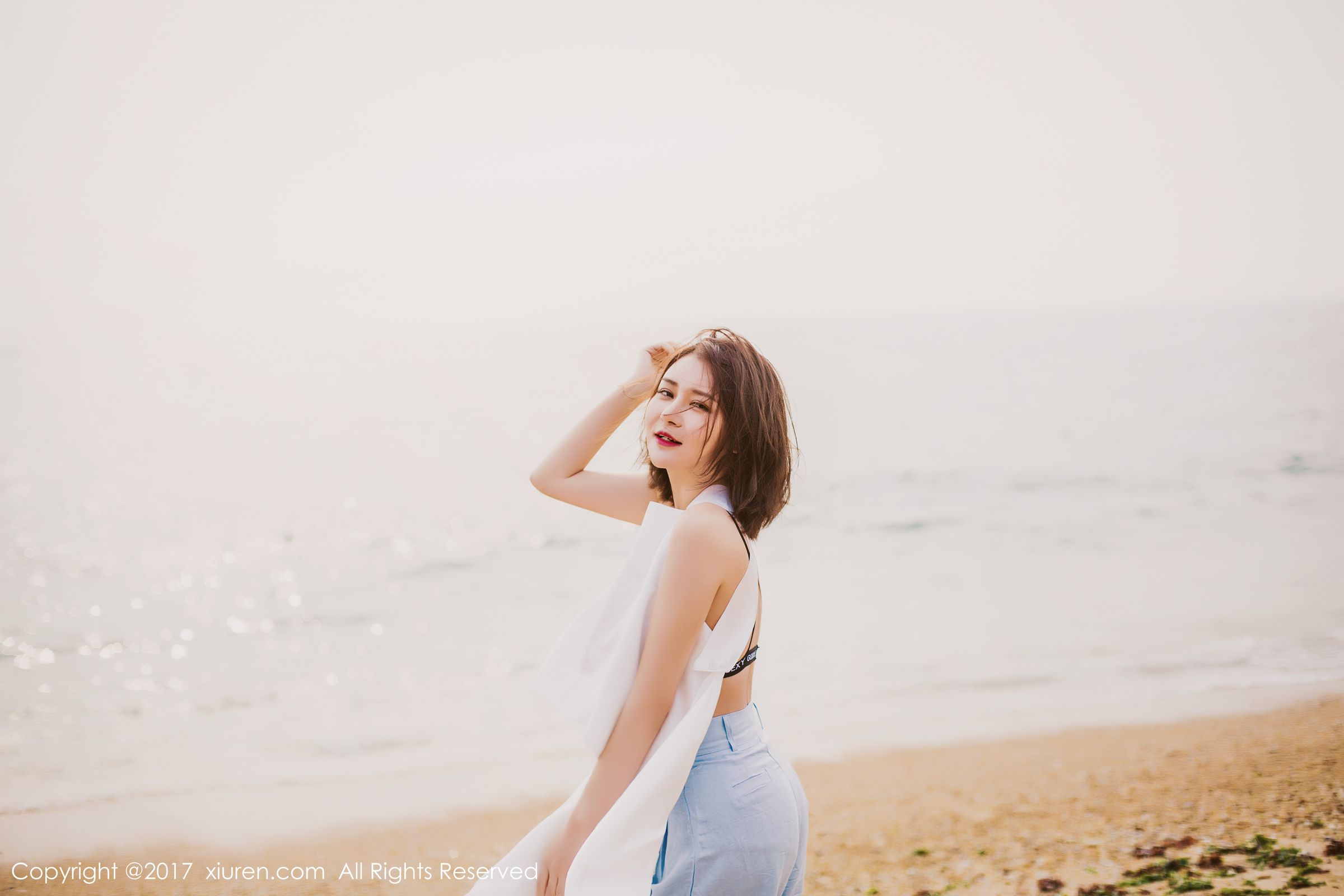 女神廿十妩媚出击 白色如花黑色典雅