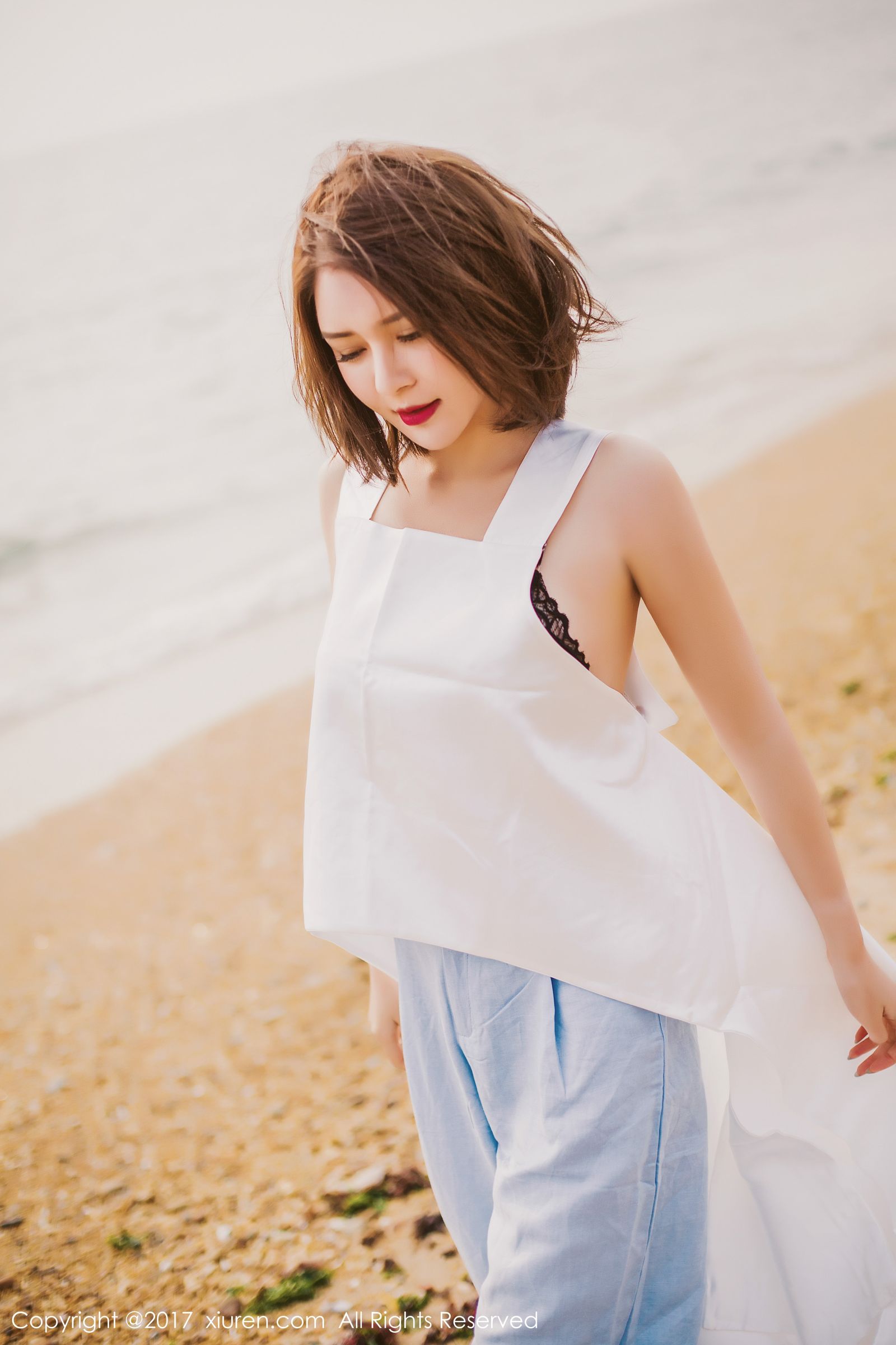 女神廿十妩媚出击 白色如花黑色典雅