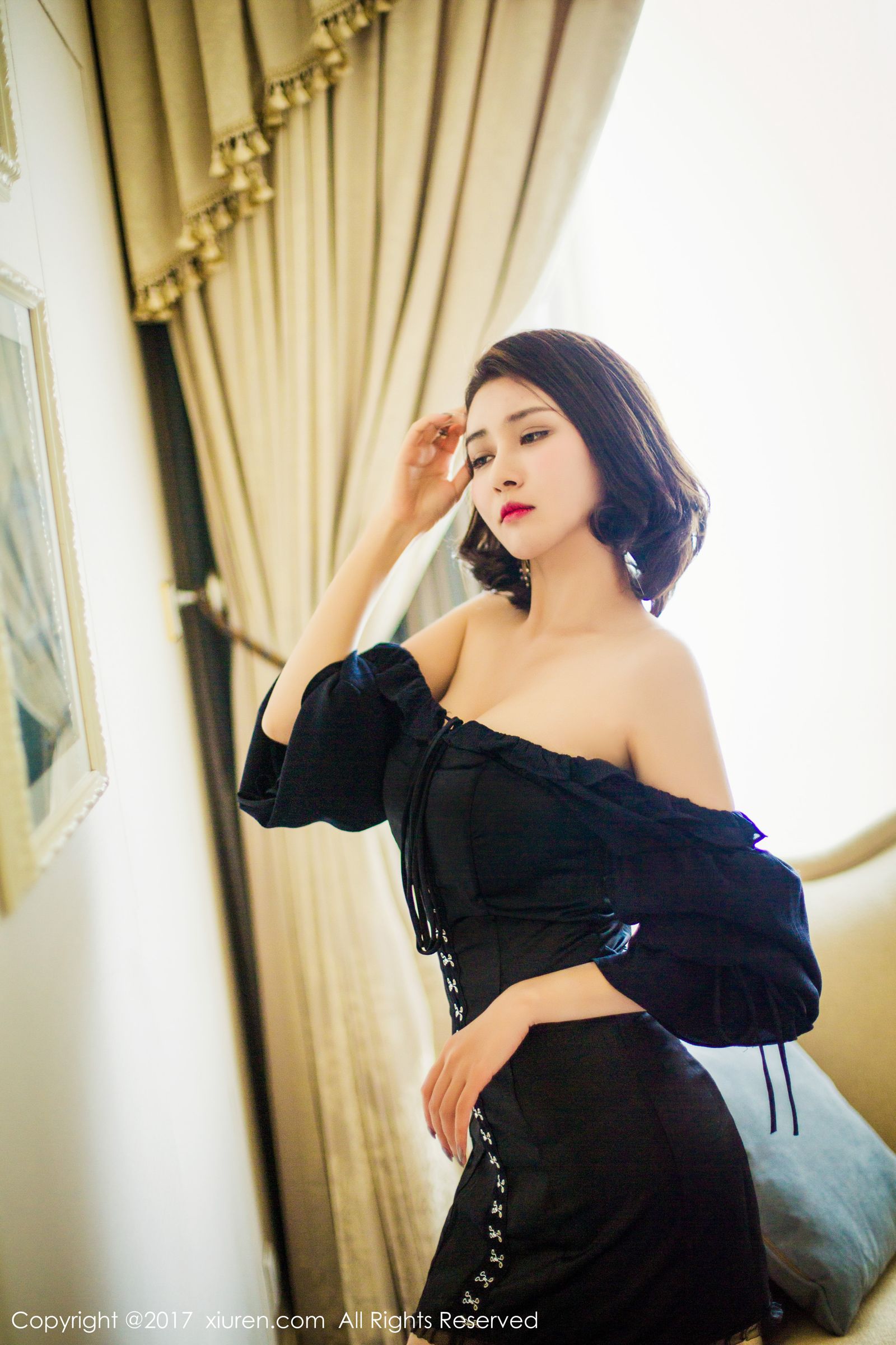 女神廿十妩媚出击 白色如花黑色典雅
