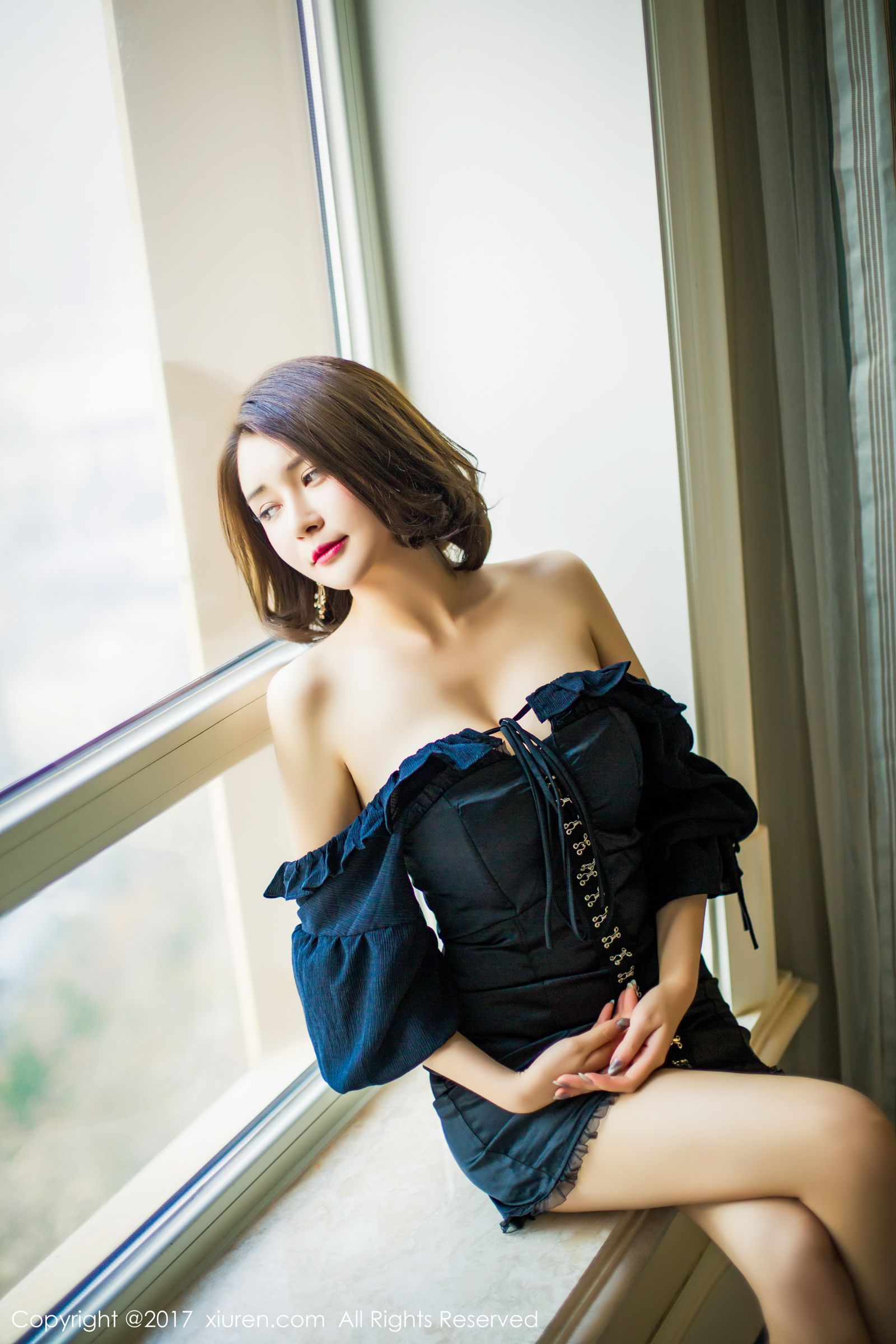 女神廿十妩媚出击 白色如花黑色典雅