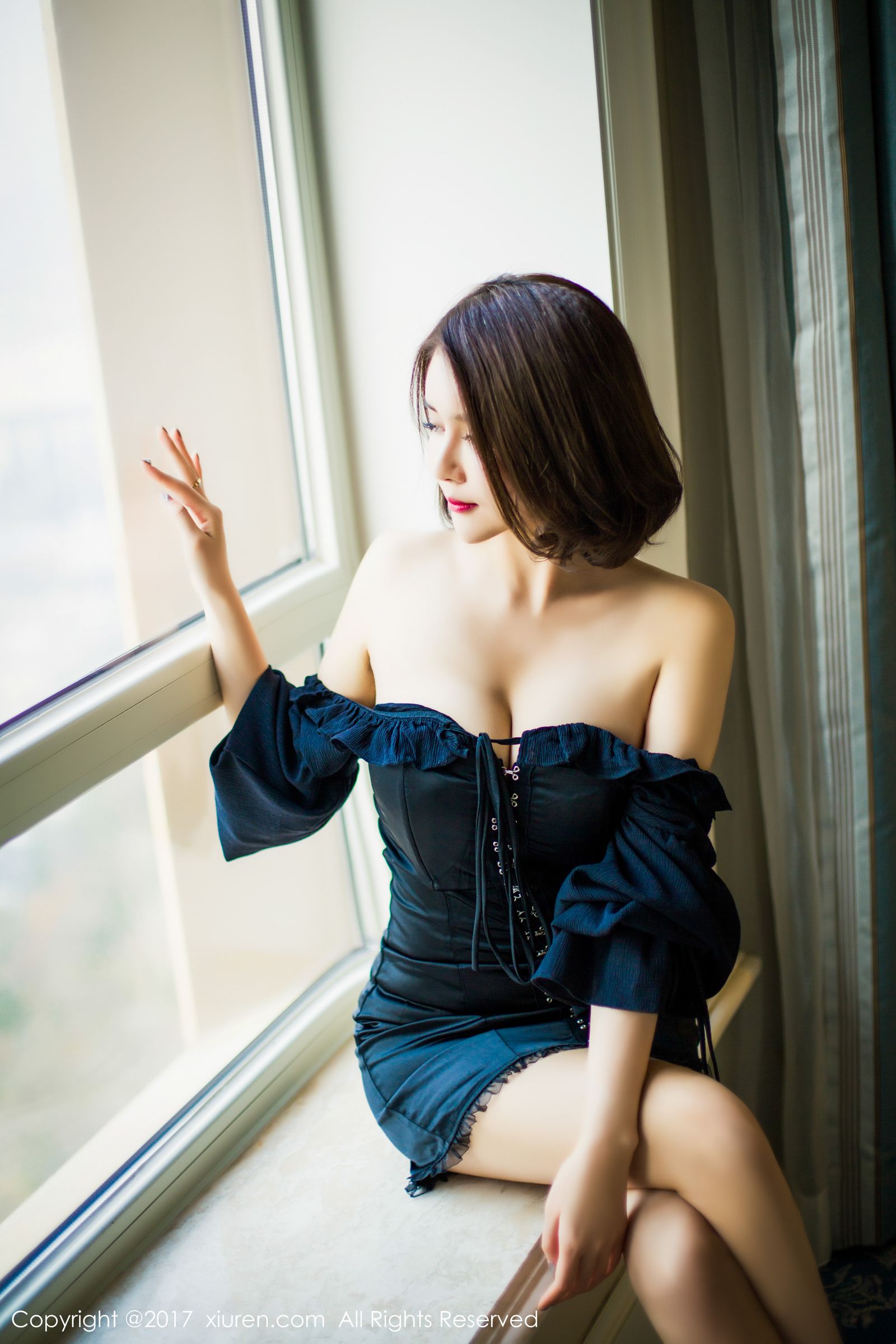 女神廿十妩媚出击 白色如花黑色典雅