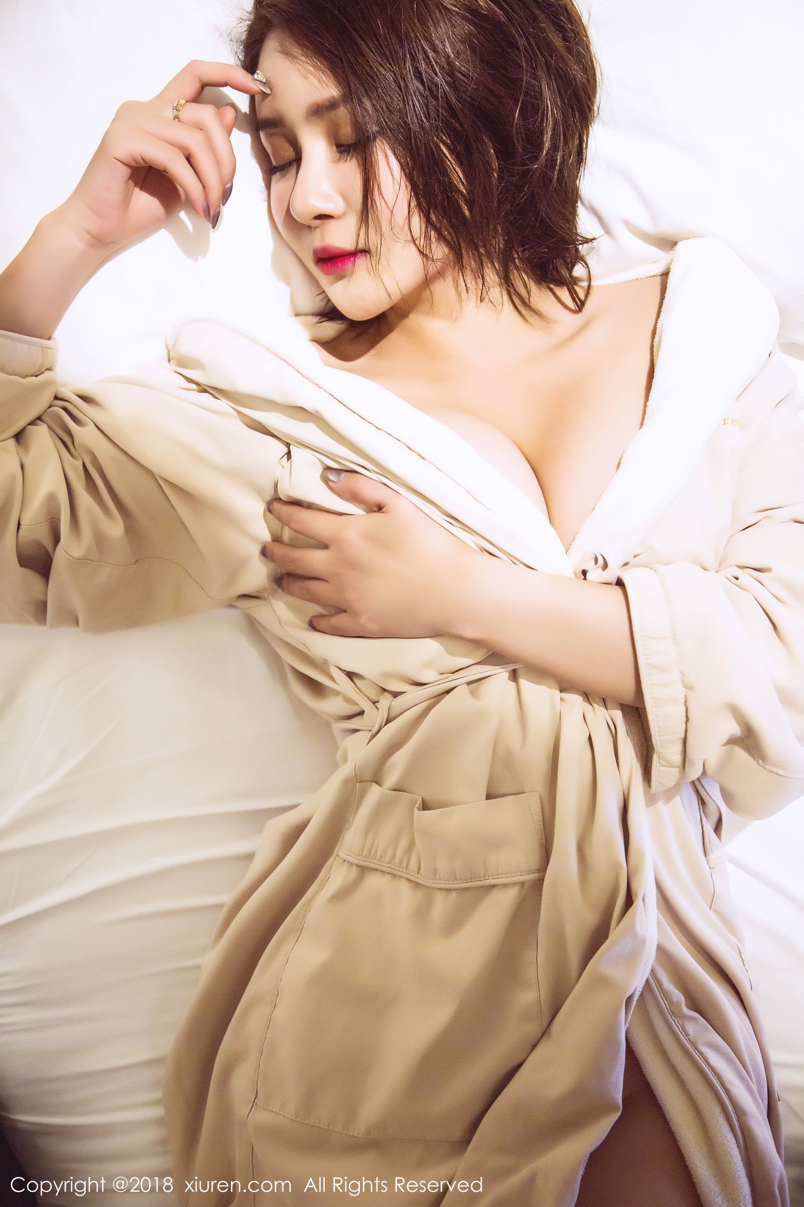 女神廿十性感写真 轻灵纯雅倾尽韶华