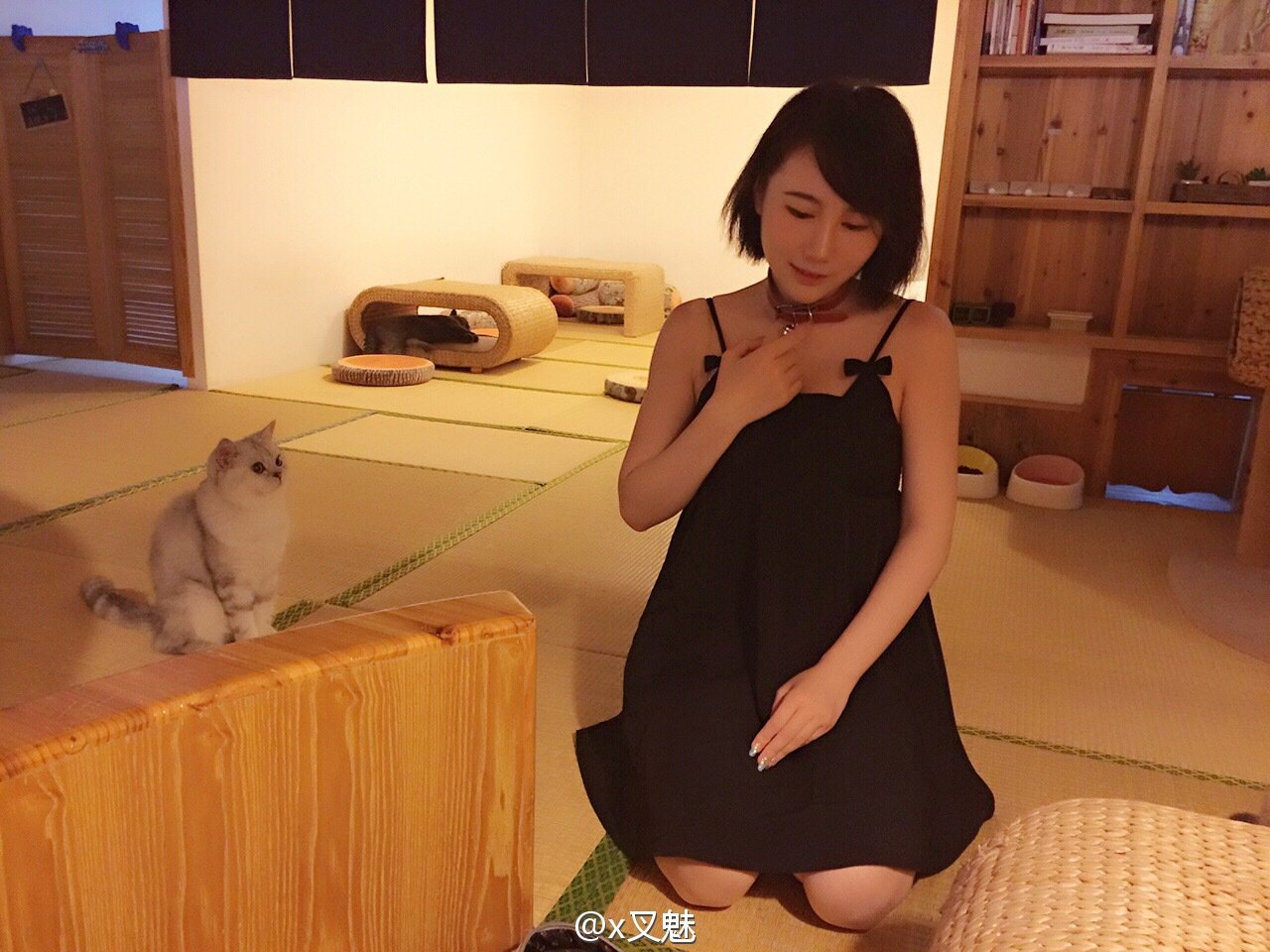 x叉魅 大胸妹微博私房照诱惑写真图