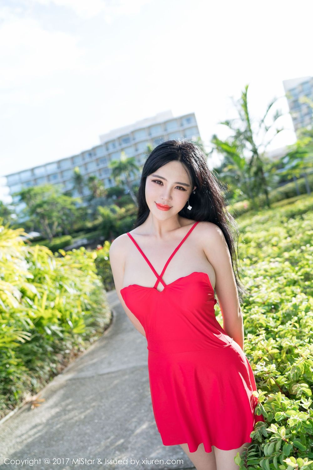 妖艳女神刘钰儿 体态丰神媚眼含春