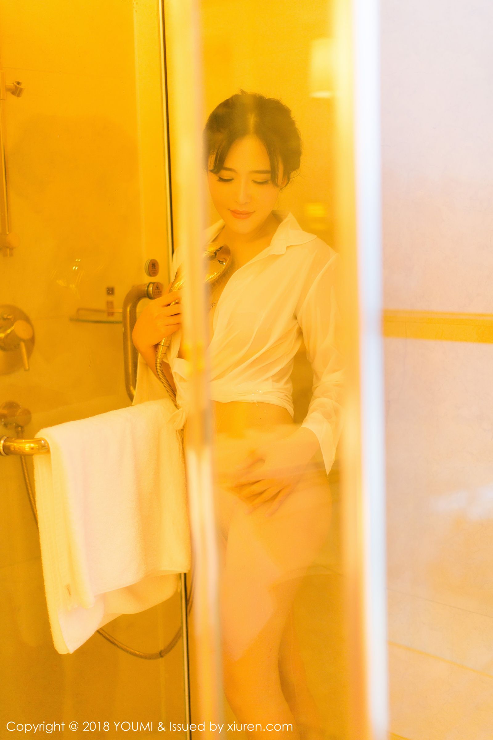性感女神刘钰儿 女仆加衬衫湿身