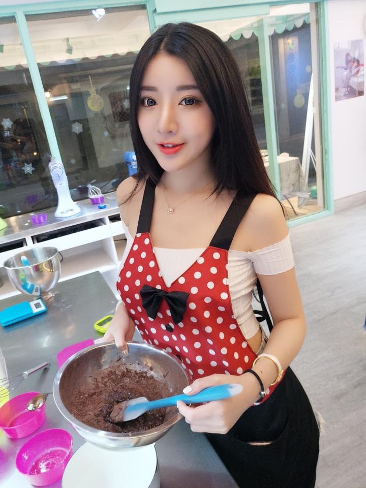 台湾辣妹黄冠洁 好身材快掉出来了