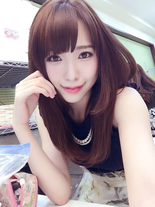 蛯原芽衣 新晋赛车女郎自拍美图
