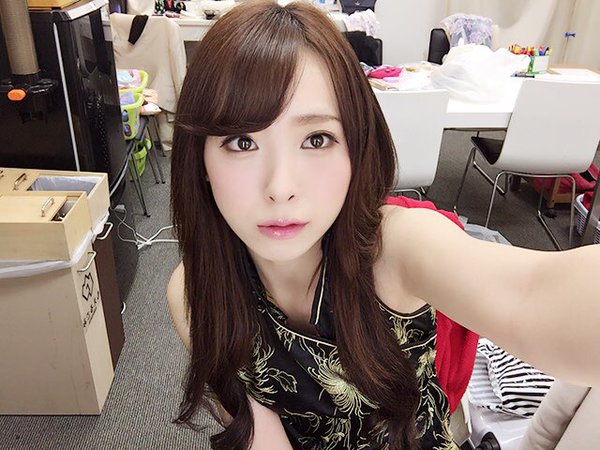 蛯原芽衣 新晋赛车女郎自拍美图
