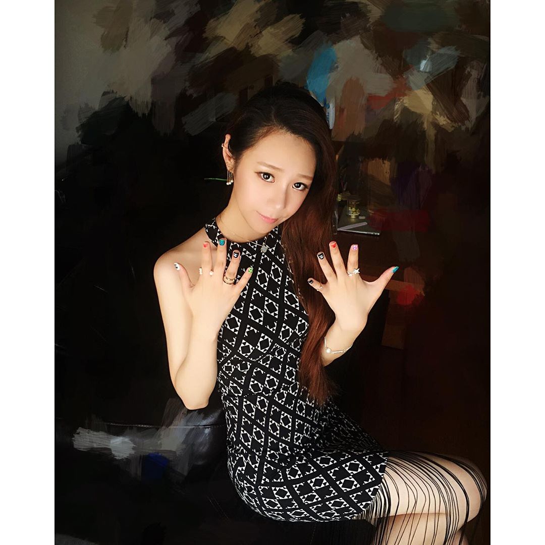 Dora Wang 身形满分的IG正妹