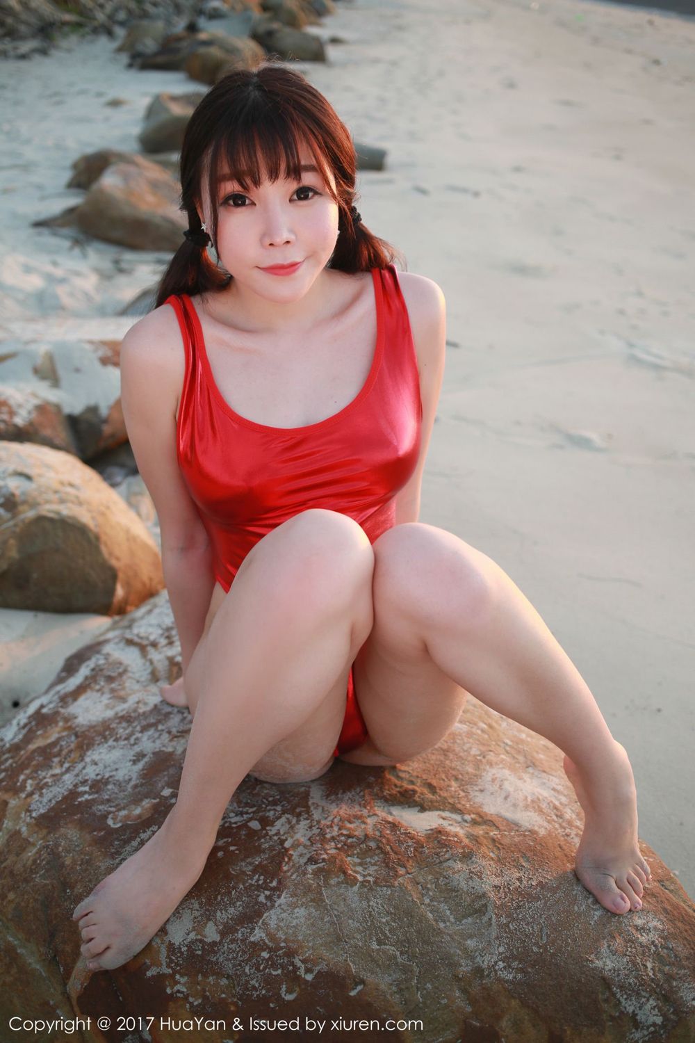 童颜女神芝芝Booty 白肌吊带火红死库水