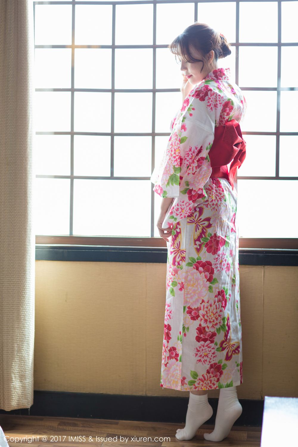 青涩美女芝芝Booty 日系和服迷你比基尼